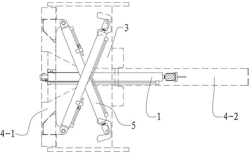 Garbage truck with displacement compression function