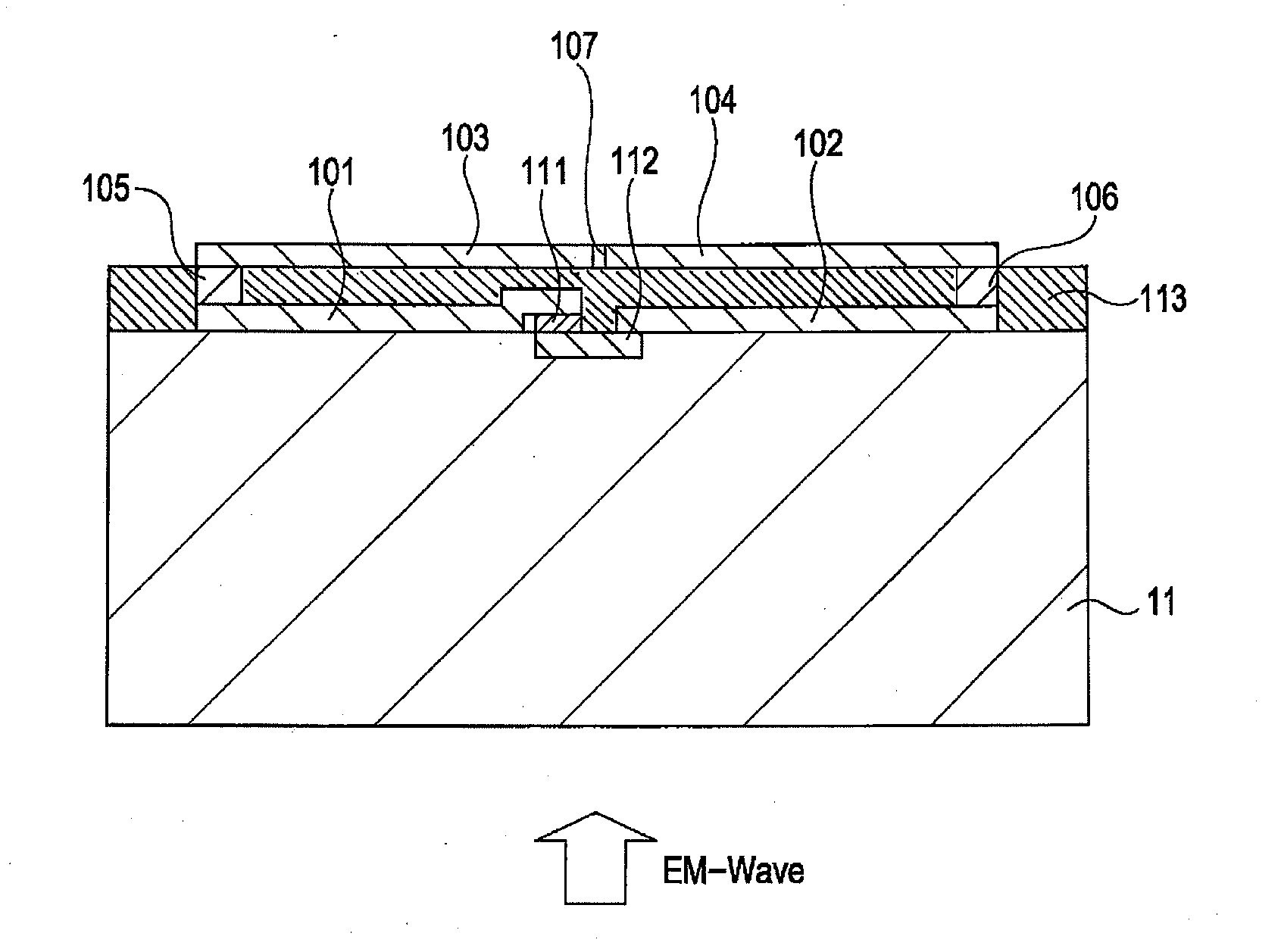 Detection element for detecting an electromagnetic wave