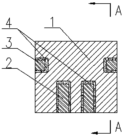 A conductive cathode structure on the side of an aluminum electrolytic cell for reducing the horizontal current of aluminum liquid