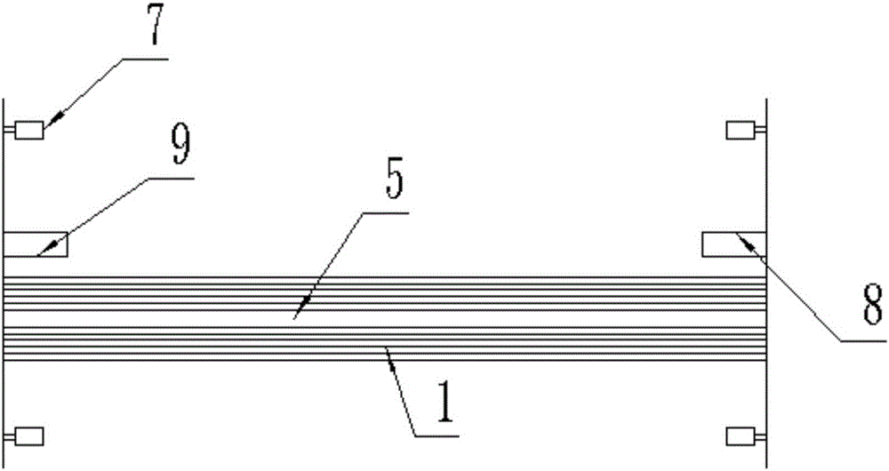 Conveying belt tearing detecting device and method