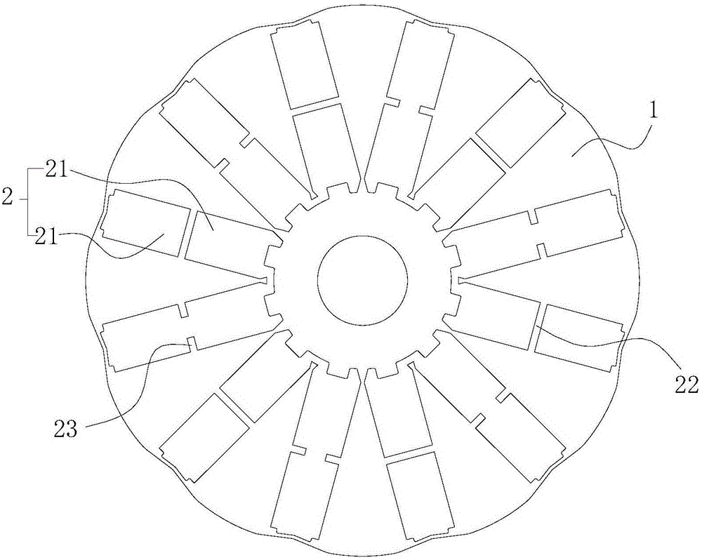 Built-in tangential-type rotor core, built-in tangential-type rotor, and motor