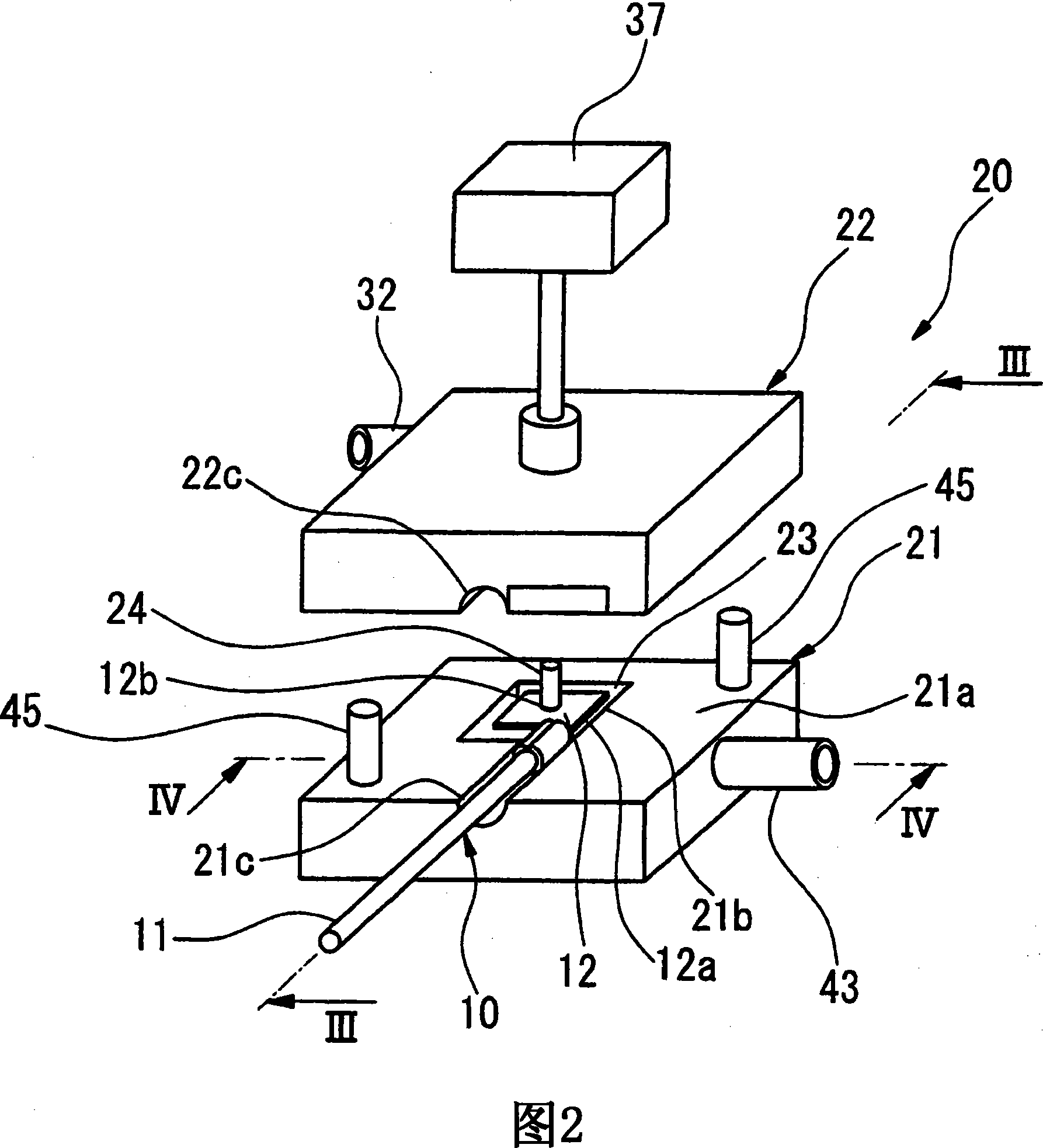 Water stopping method, wire harness processed by the method and water stopping apparatus