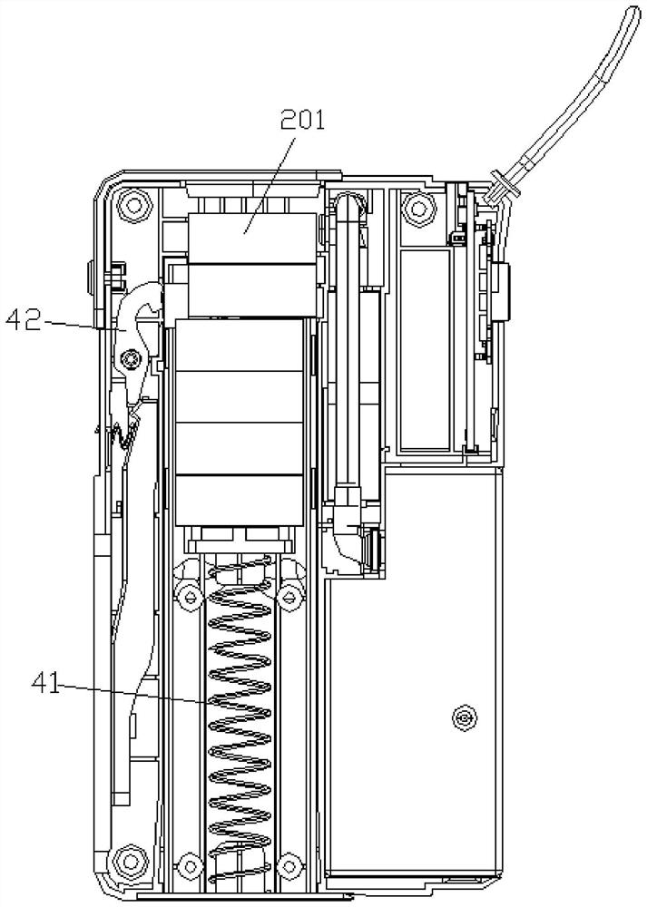 Compressed towel storing and discharging device