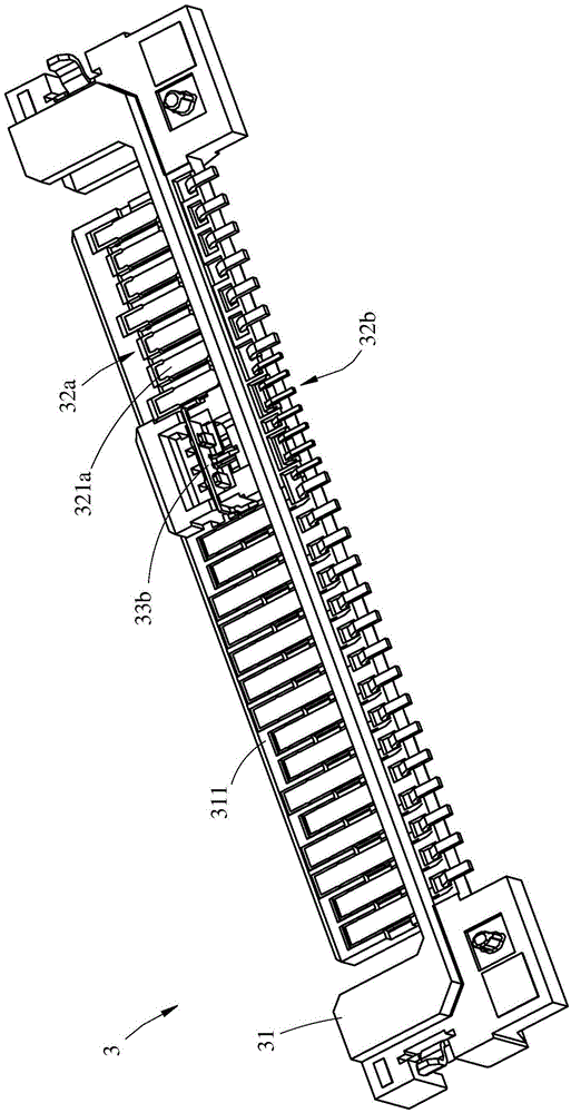 Connector group and socket connector thereof