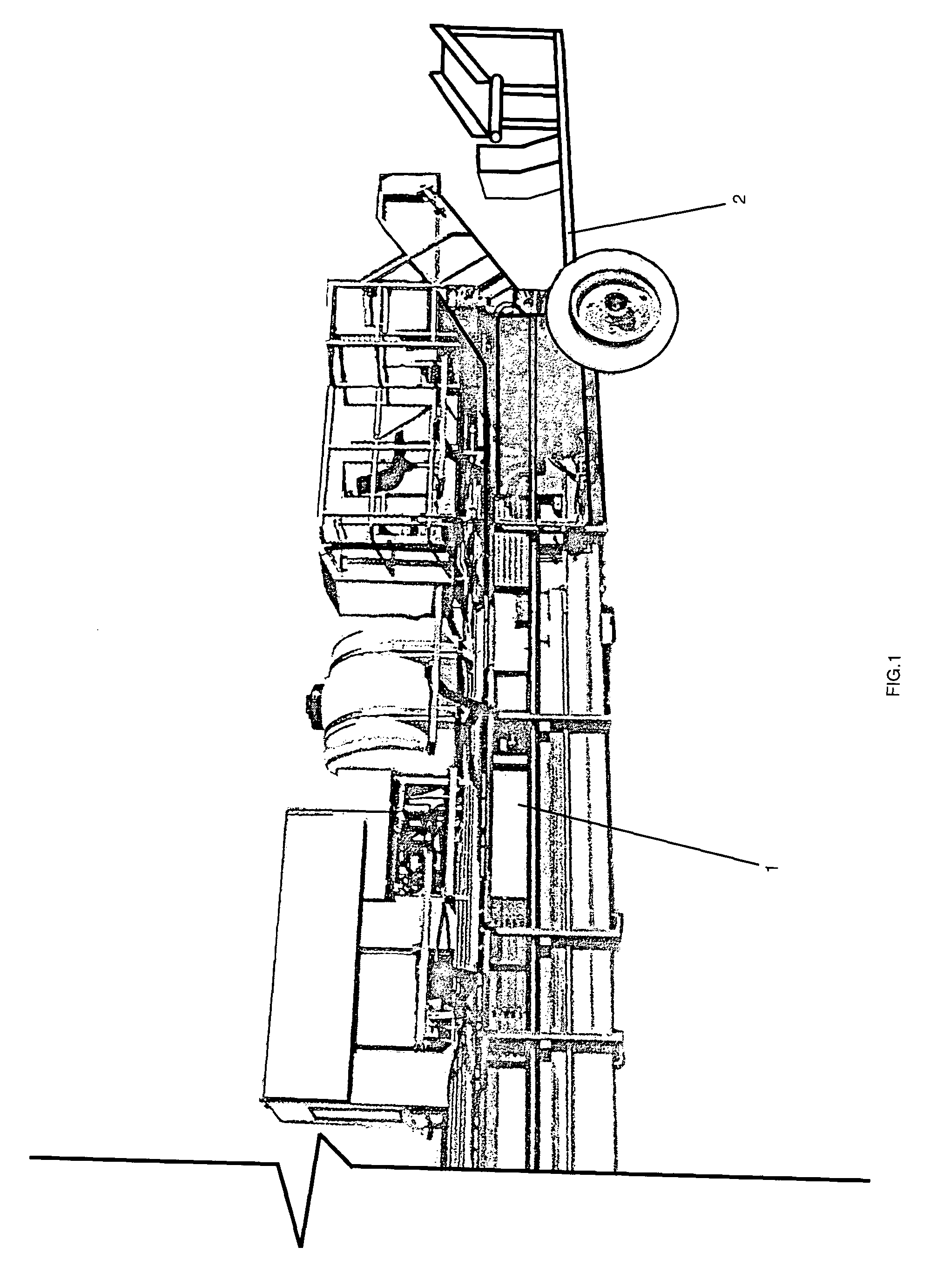 Tote conveying apparatus and method