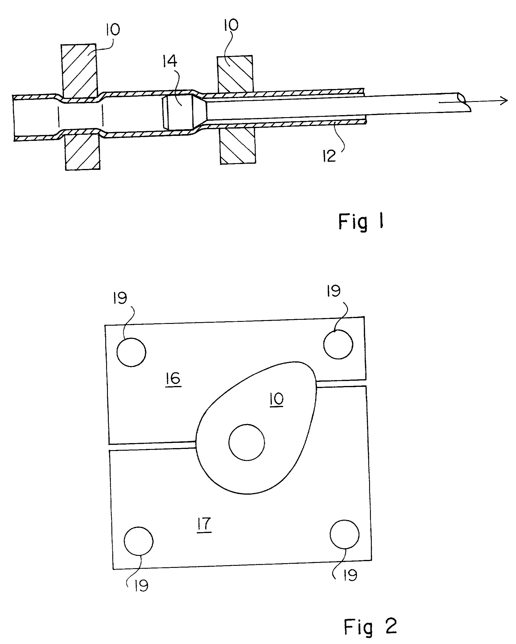 Device for holding cams during their binding on a tube by expansion of the tube