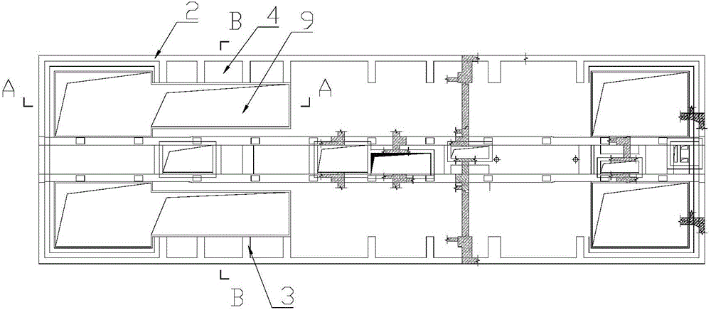 Metro internal-bracing-free track panel shaft and construction method thereof