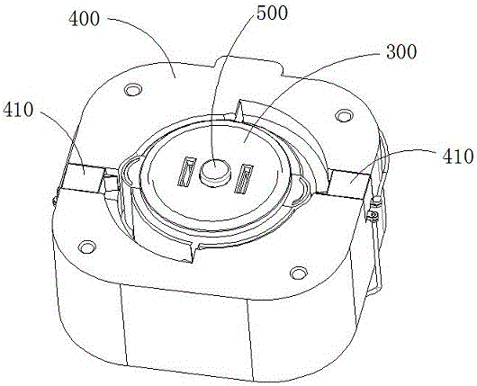 Self-locking device of rotary socket