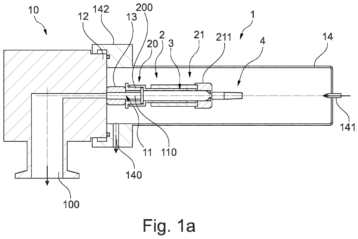 Displacement device, testing device and method for leakage testing of a connection of a tip cap with a syringe