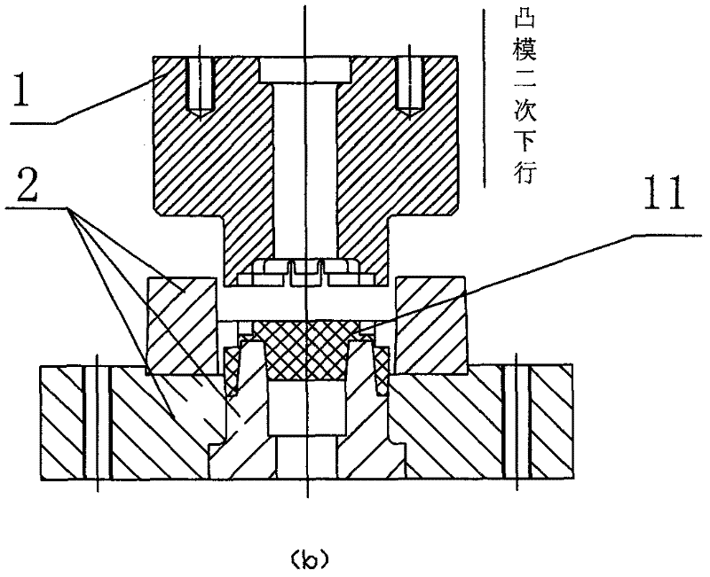 Accurate extrusion mould and method of light alloy stepped workpiece
