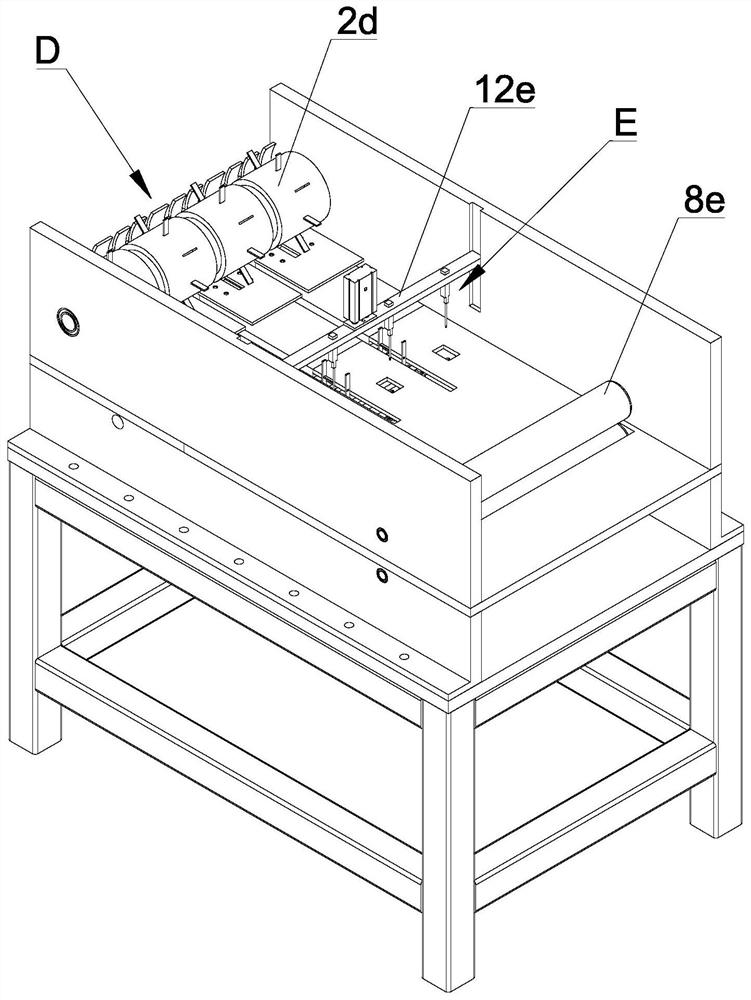 A precise weaving device for a straw weaving machine
