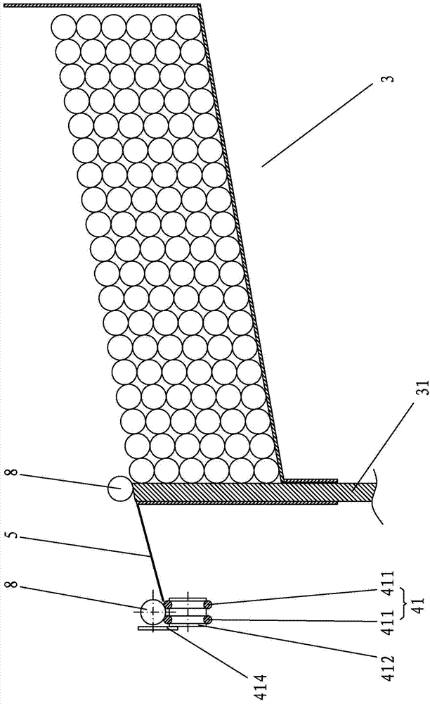 Novel centerless grinding device for pole blank