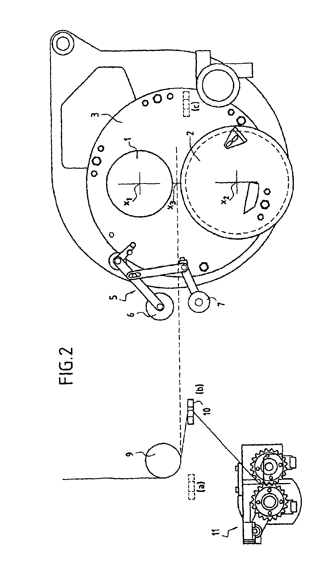 Assembly and method for cutting strands formed by thermoplastic filaments