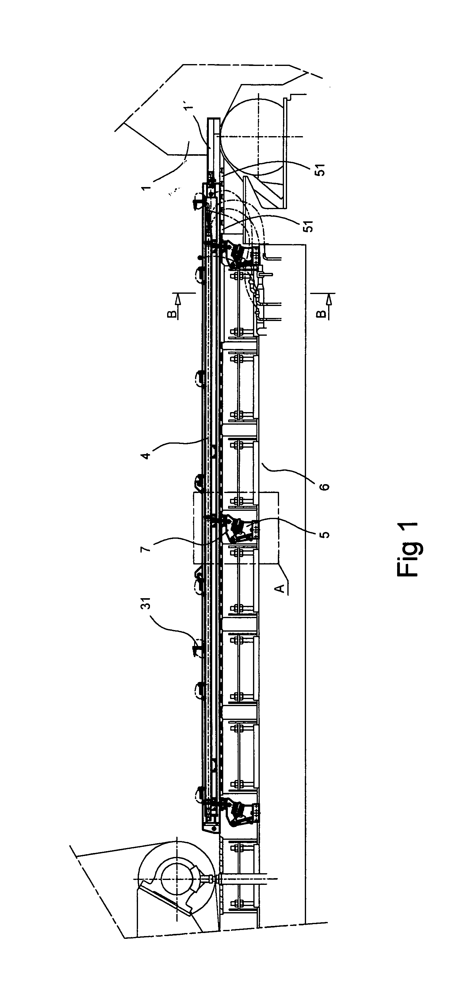 Method and apparatus in a paper or board machine for confining pulp flow from the headbox