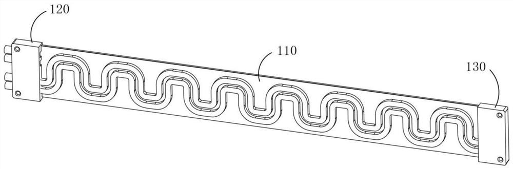Square wave circulating liquid cooling device for strip-shaped flexible circuit board