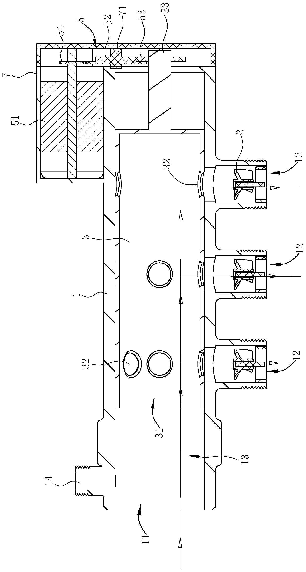 Water distributing and collecting device