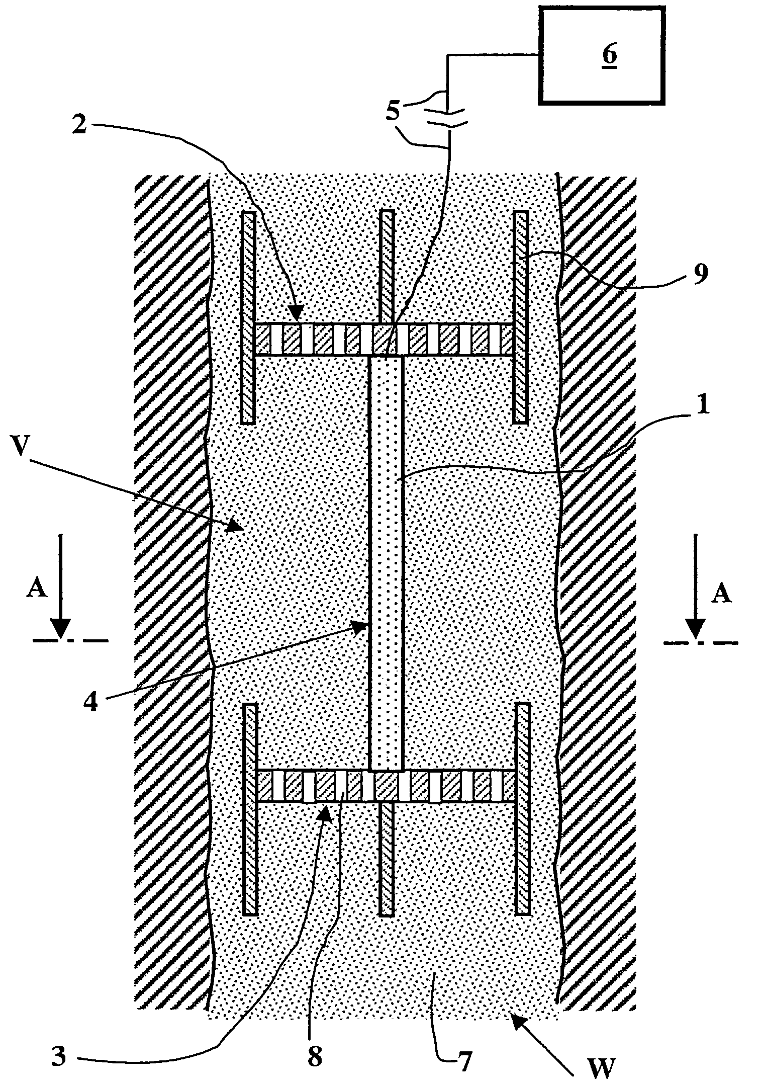 Device for seismic emission in an underground formation and method for implementing same