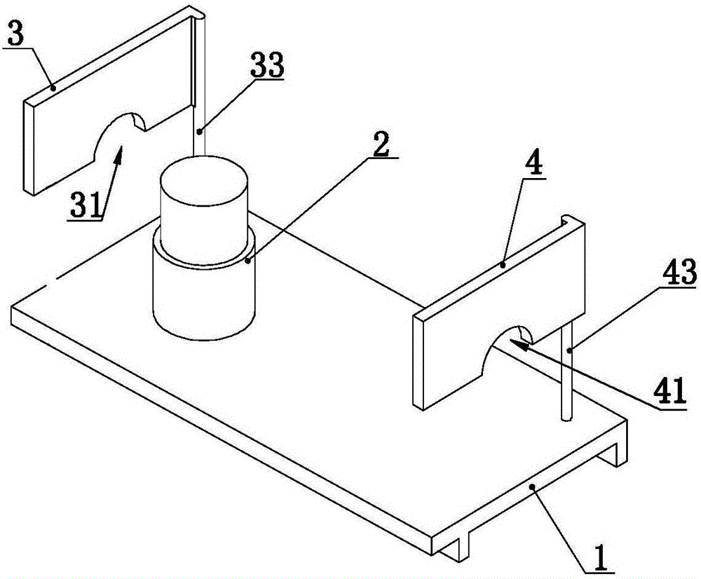 Device for aligning strain clamp and splicing sleeve