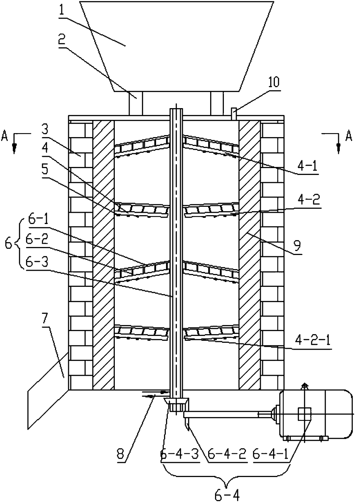 Microwave pyrolysis furnace suitable for dry distillation of coal material