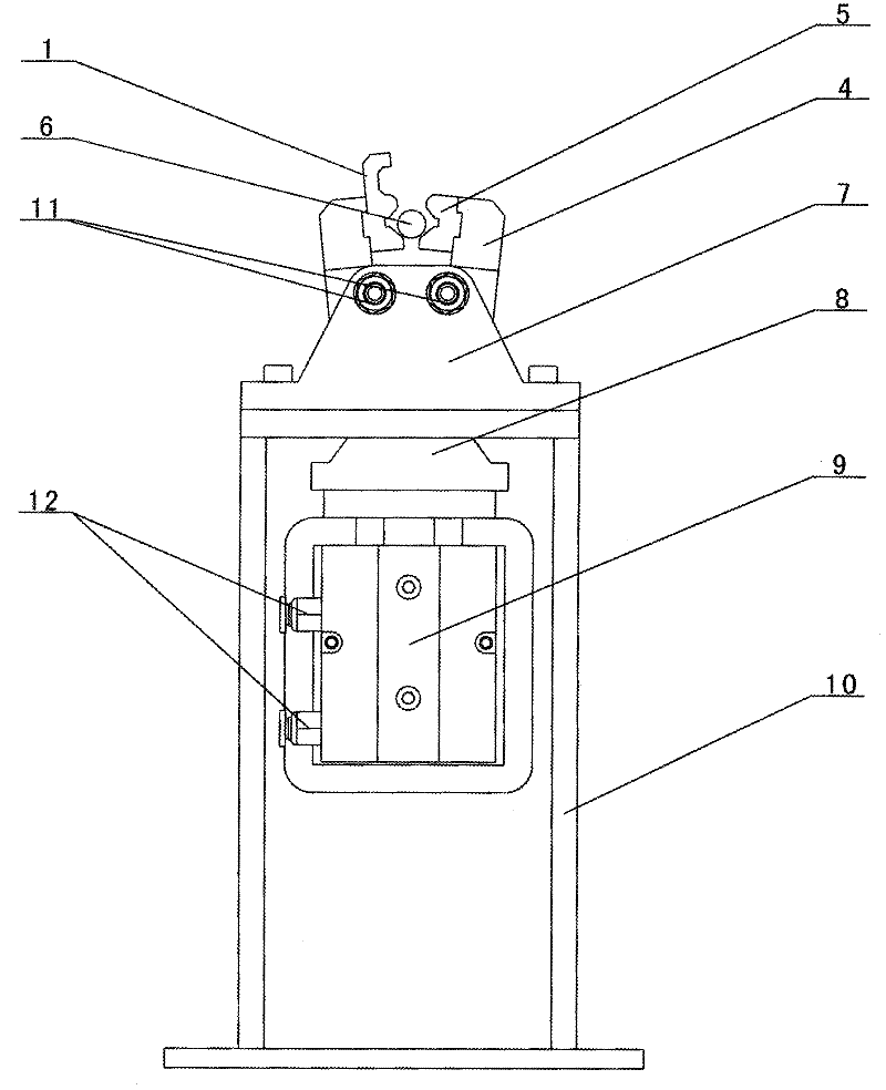 A centering clamping device for crystal material processing