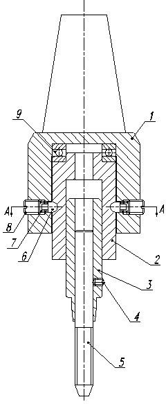 Central spindle capable of automatically centring and tapping internal screw thread