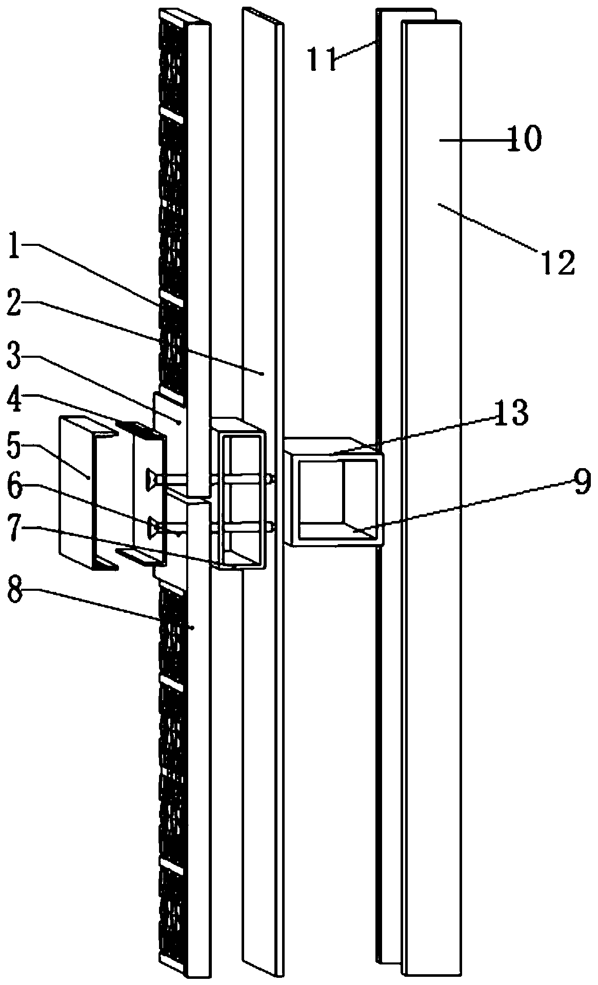 Large-scale metallic lattice installation interplate closing assembly