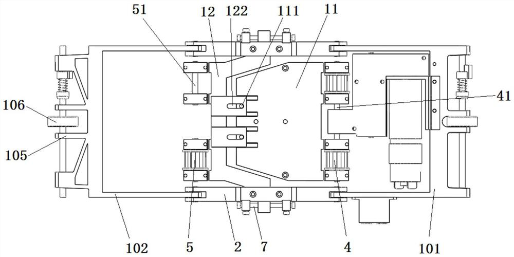 Double-motor synchronous motion control device with adjustable wheel track of conveying belt