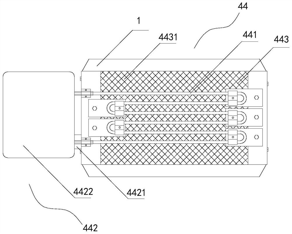 Microwave vacuum freeze dryer and medium separation treatment method thereof