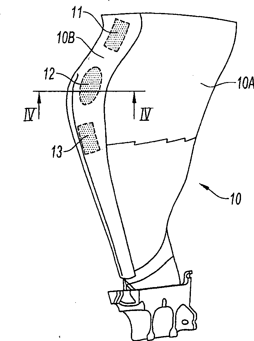 Damping device for a composite blade