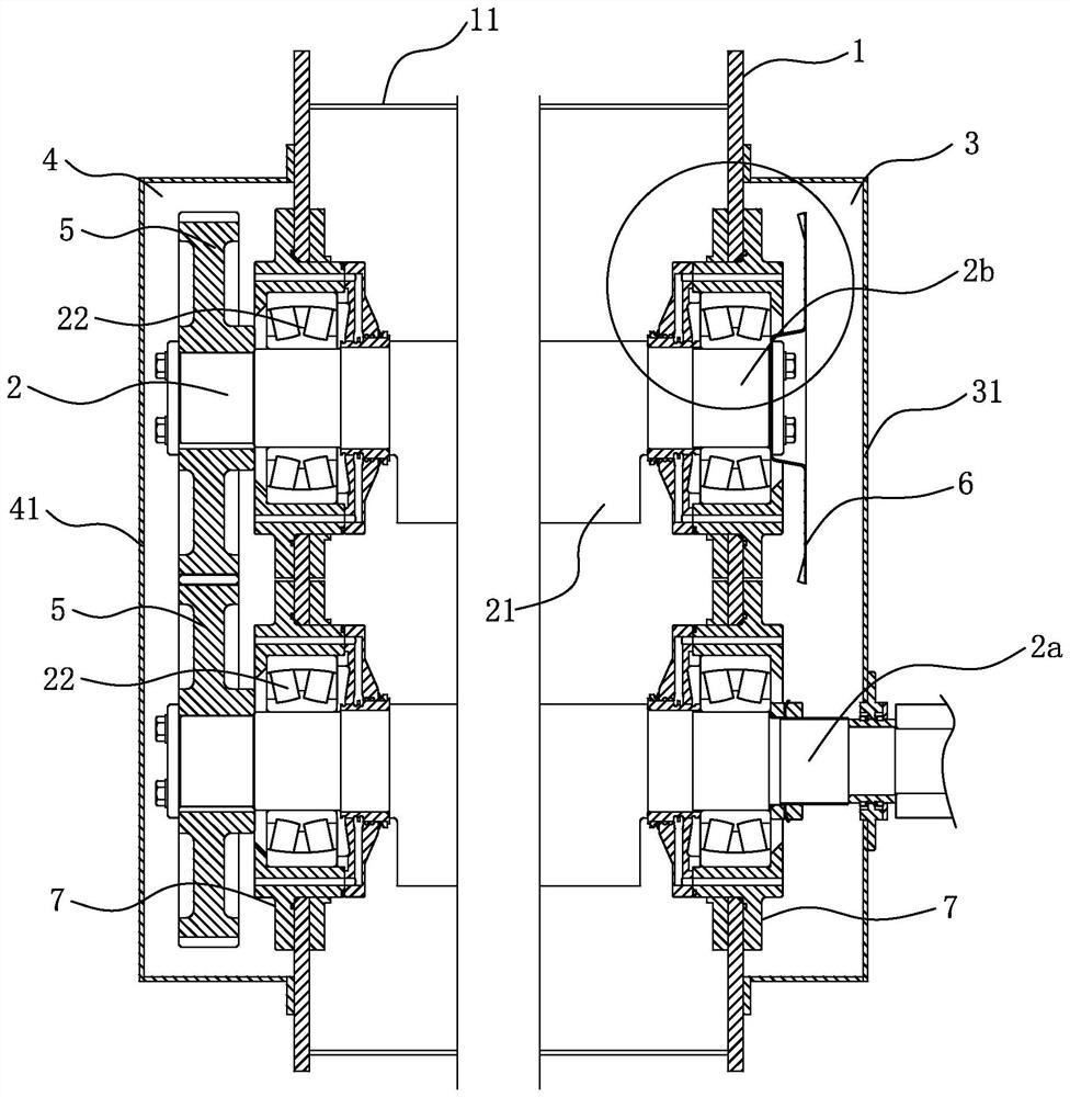 Synchronous double-eccentric-shaft shock excitation device and thin oil lubrication method