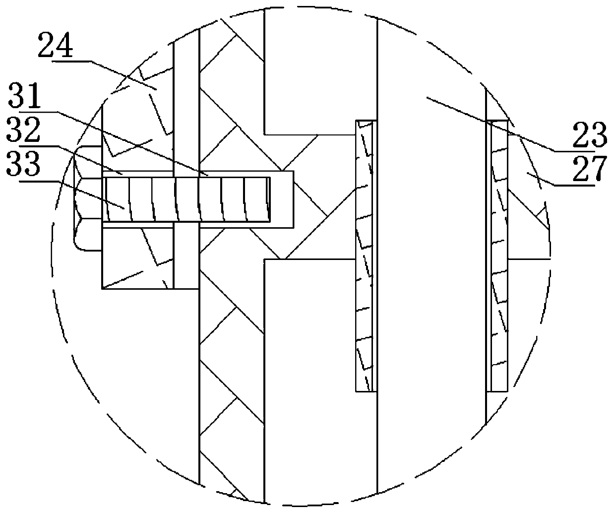 Food processing device capable of improving raw material crushing quality