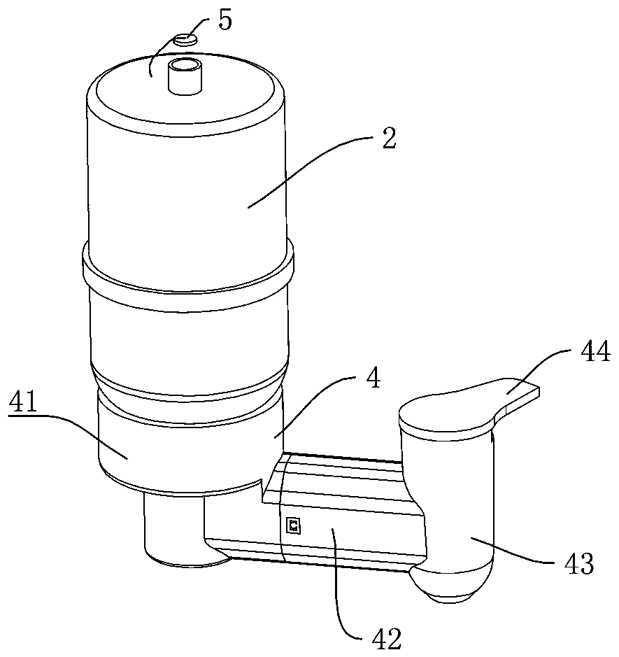 Water purifying filtering element and filtering apparatus thereof