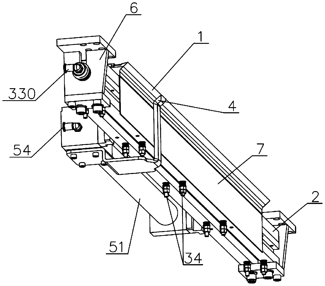 Lifting scraper device capable of automatically clearing material sticking to scraper edge