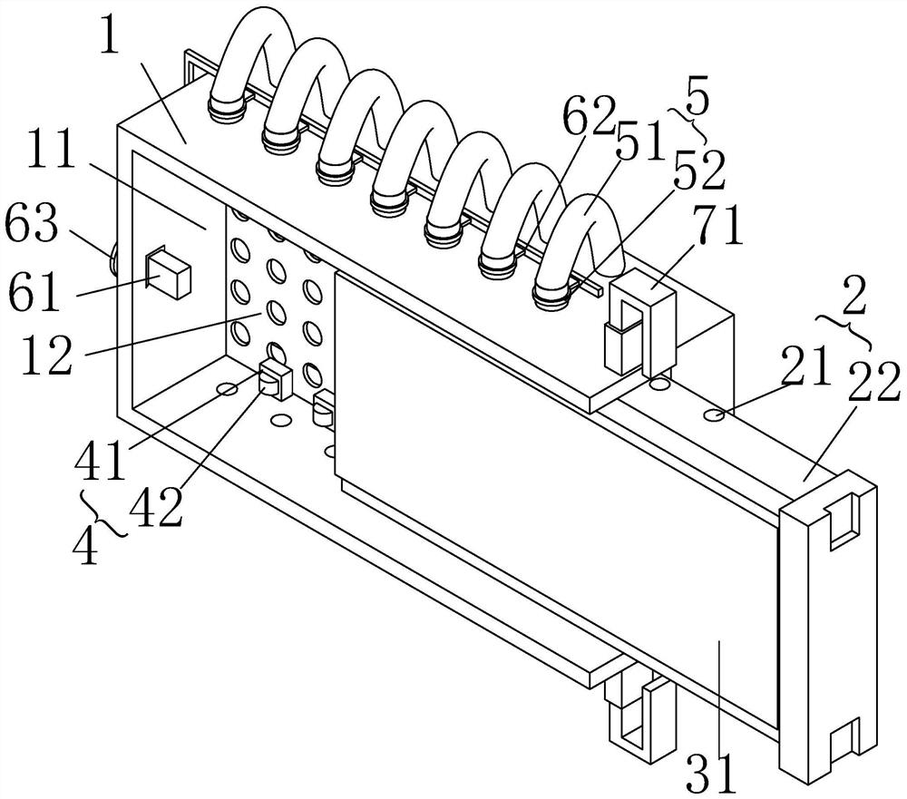 Water-cooled slag discharging device and method for realizing water circulation