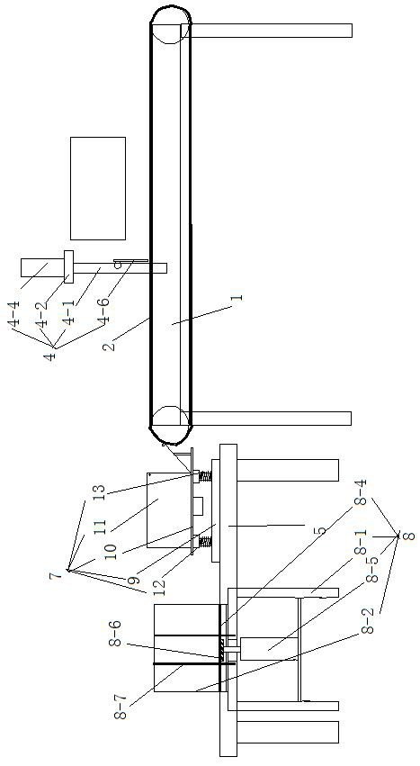 A device for conveying and sorting packaging bags after they are cut