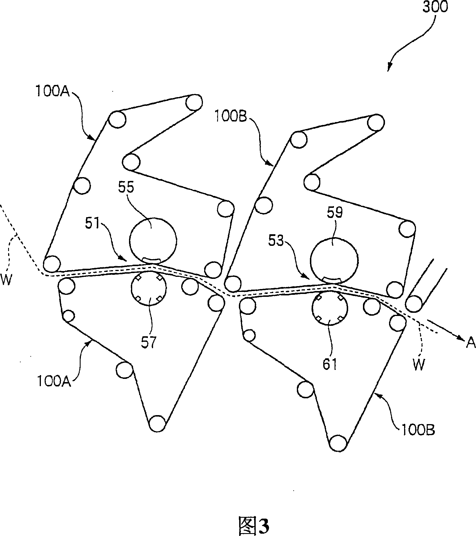 Paper transporting felt and press apparatus of paper machine having the paper transporting felt