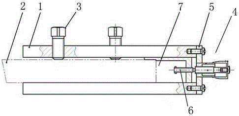 Turning tool with pushing mechanism