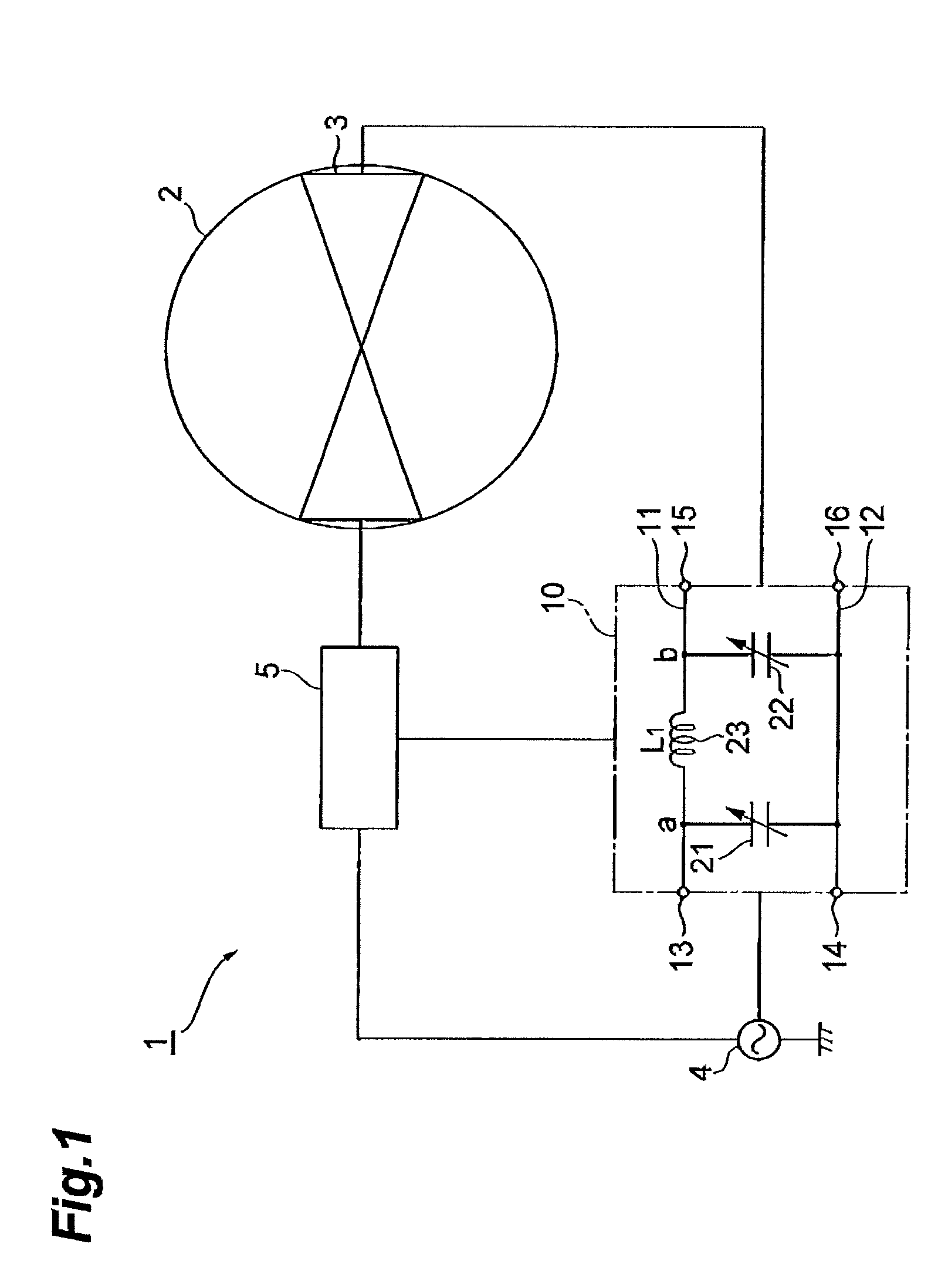 Particle accelerator and charged particle beam irradiation apparatus including particle accelerator
