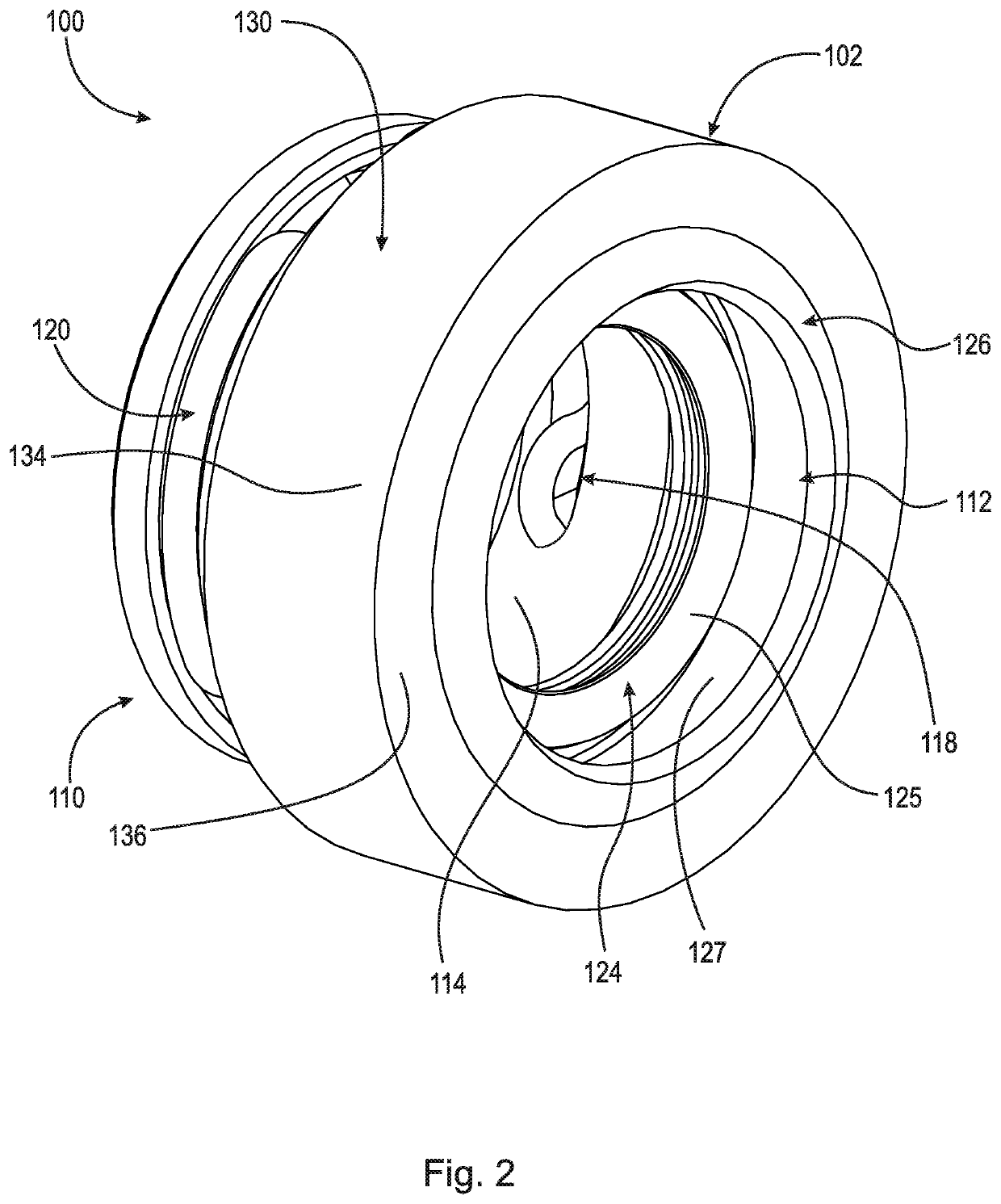 Fluid connector having a deformable tab and plug/connector assembly