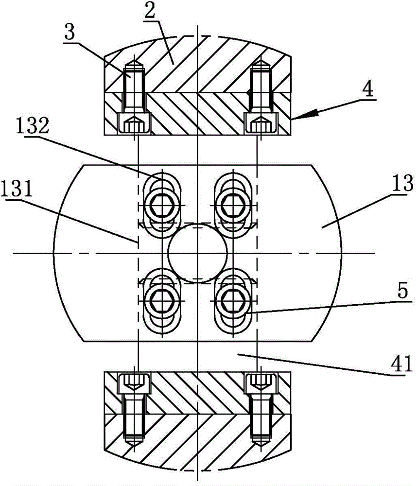 Adjustable-diameter device used for lathing outer cylindrical surfaces