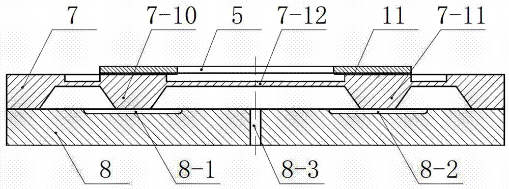 Silicon substrate double-paddle structure quartz beam resonant micro pressure sensor