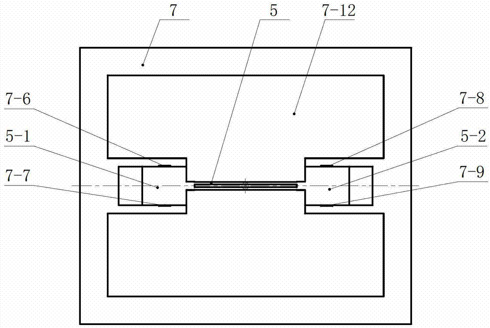 Silicon substrate double-paddle structure quartz beam resonant micro pressure sensor