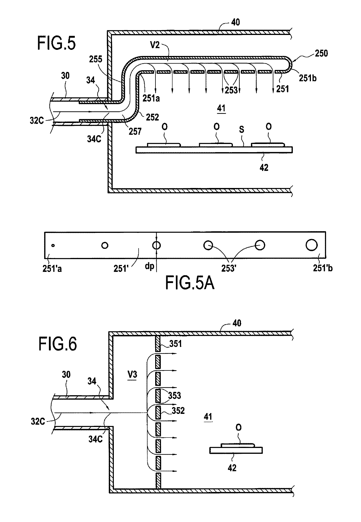 Device for sterilizing an object, the device having a stream deflector