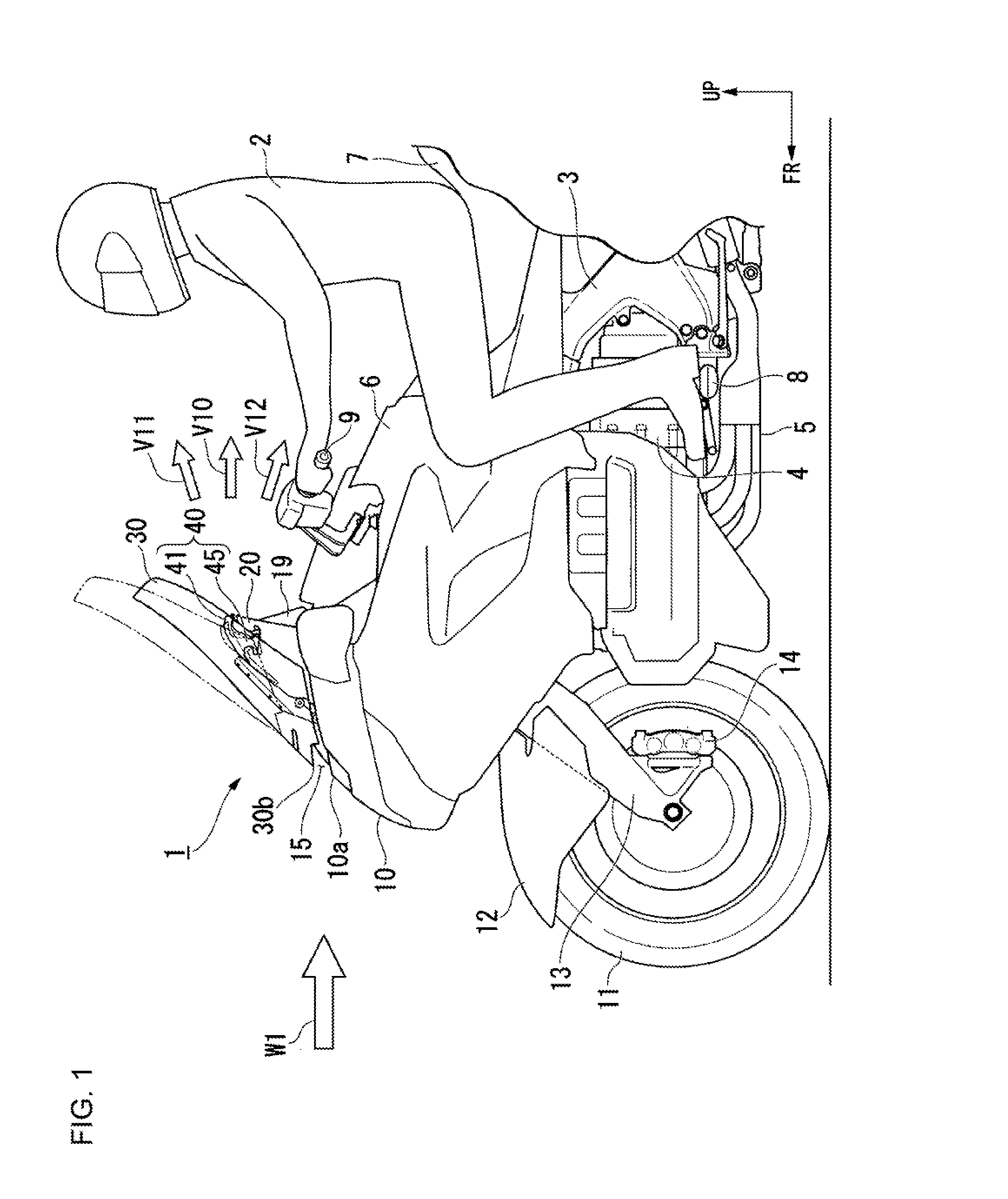 Traveling wind intake structure for saddled vehicle