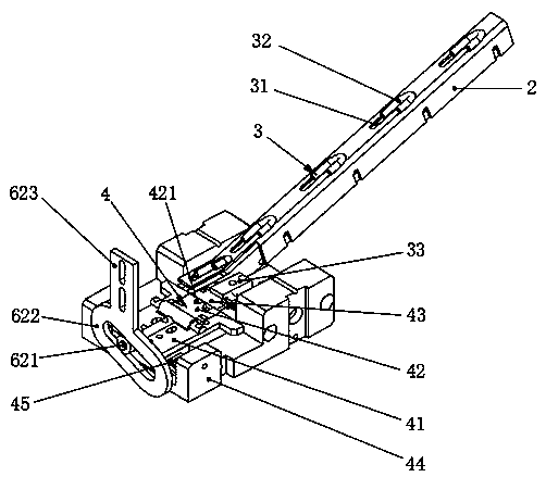 Automatic screw conveying device and automatic assembling equipment with same