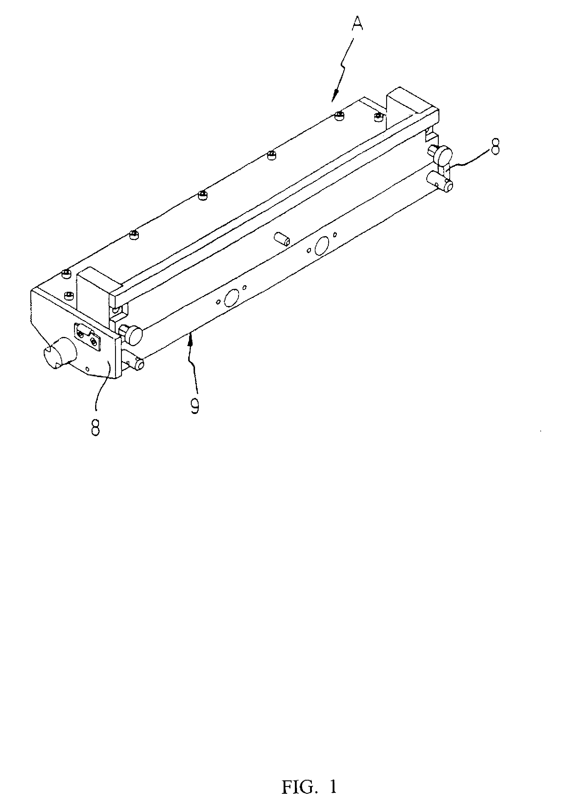 Screen printing apparatus having paste chamber with discharge opening and structure for introducing paste residue from previous printing into discharge opening