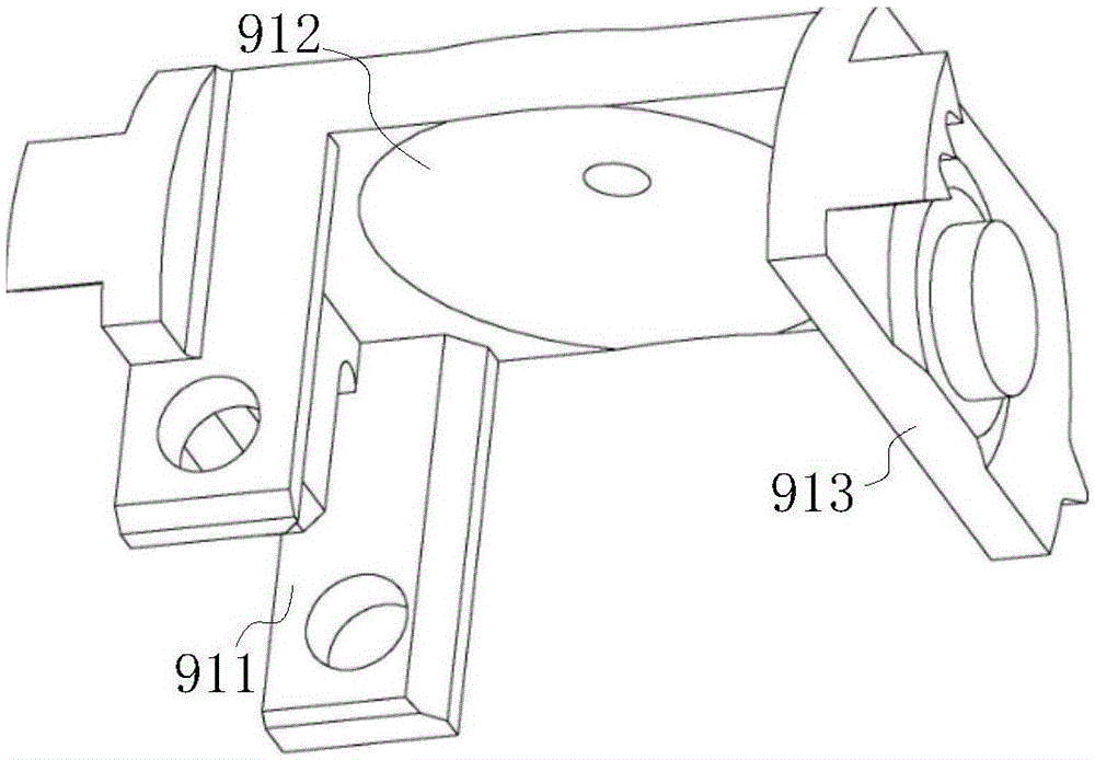 Automatic assembly mechanism for sensitive elements of automobile safety belts