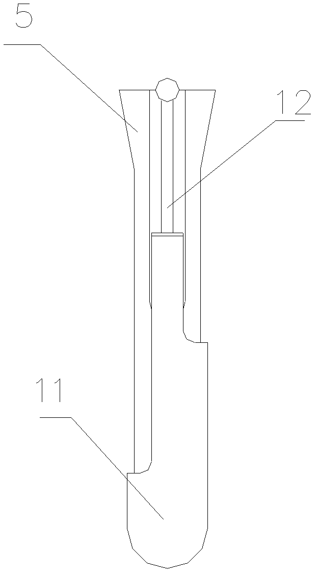 Glass flow control device and method for prolonging service life of glass flow control device