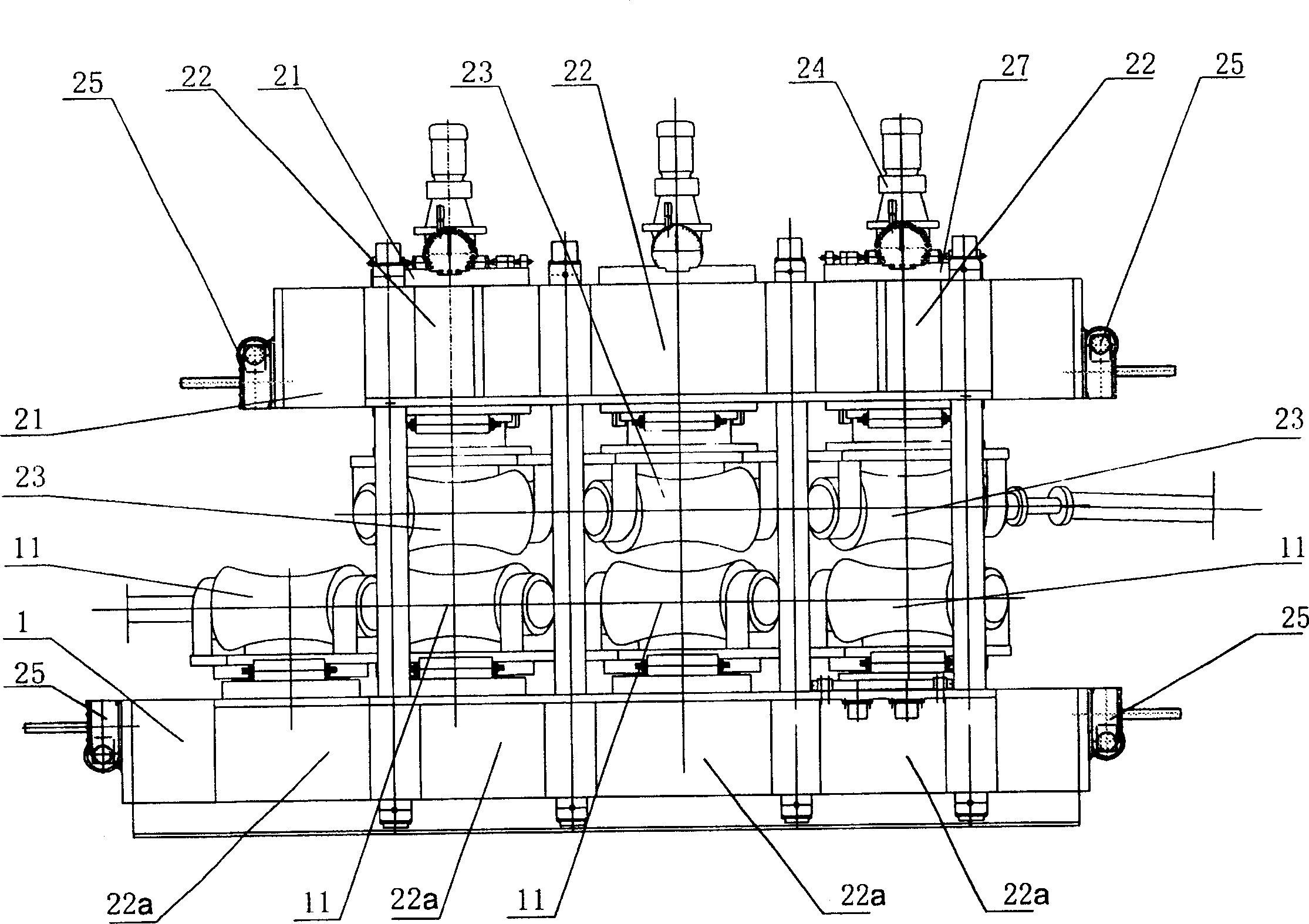 Straightener for 3D round bar with multiple skew rollers