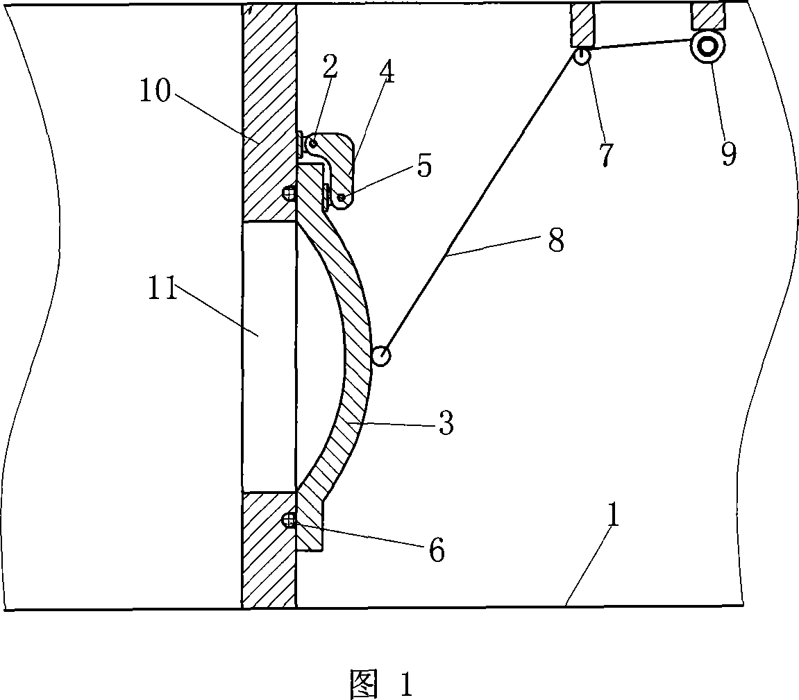Hermetic door for vacuum pipe system